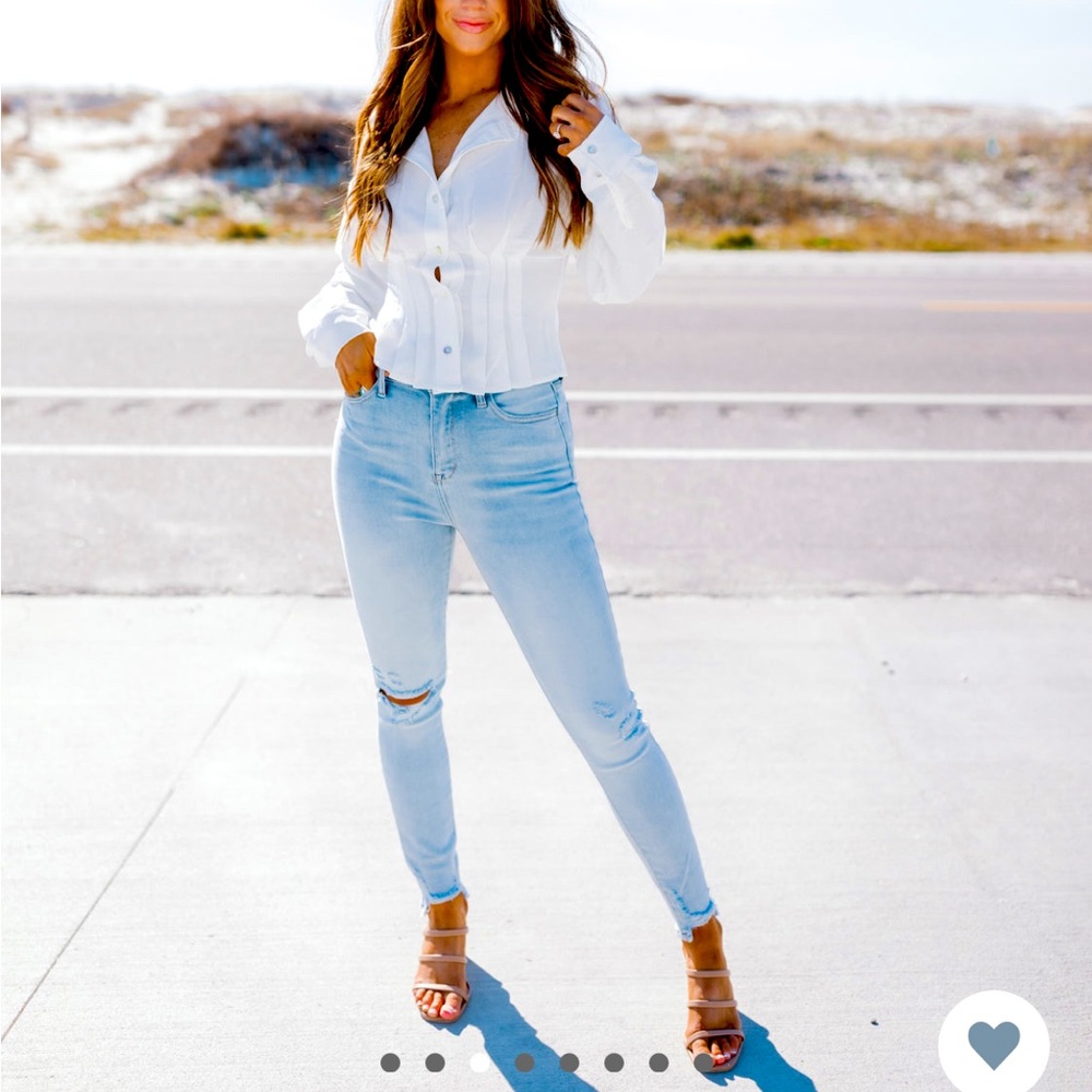 Bella Rose Button Blouse 👀